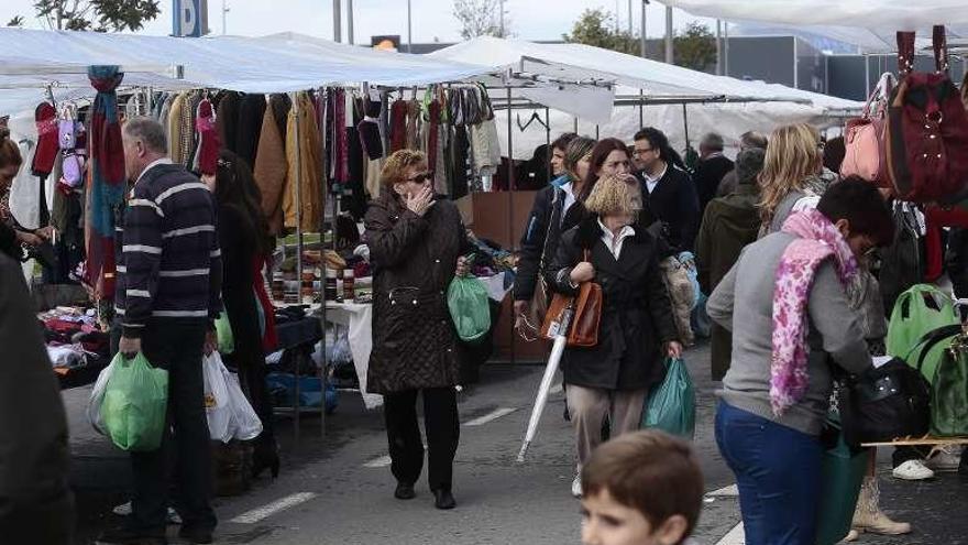 El mercadillo de Bouzas regresará el domingo 3 de julio. // A. Irago