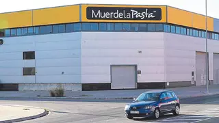 Muerde la Pasta saca a subasta una de sus naves en Castellón