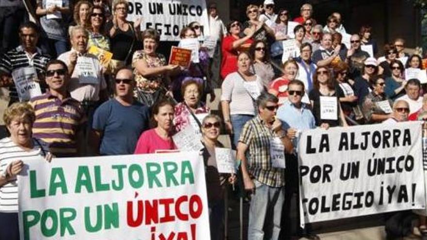 Protestas vecinales por un único colegio en La Aljorra.