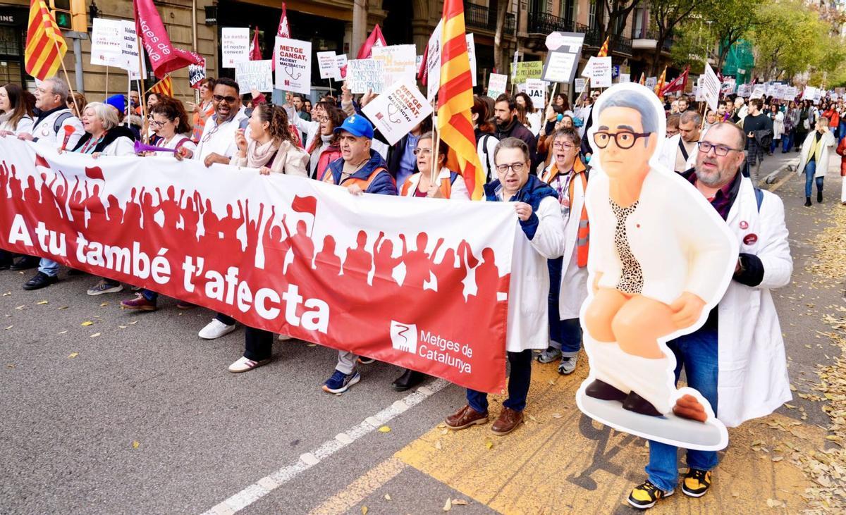 La vaga de metges arrenca amb mobilitzacions i ball de xifres
