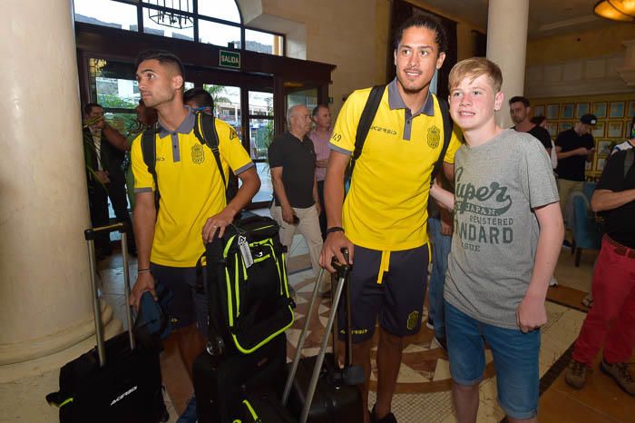 Llegada de la Unión Deportiva Las Palmas al ...