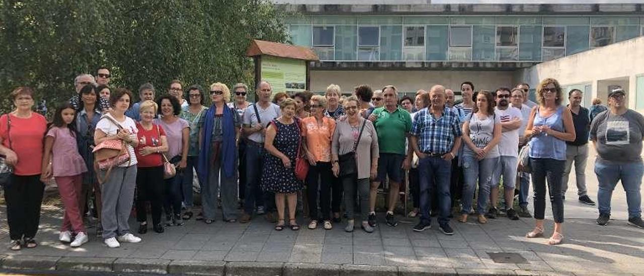 Pacientes de paliativos y familiares, durante la concentración que organizaron en agosto.