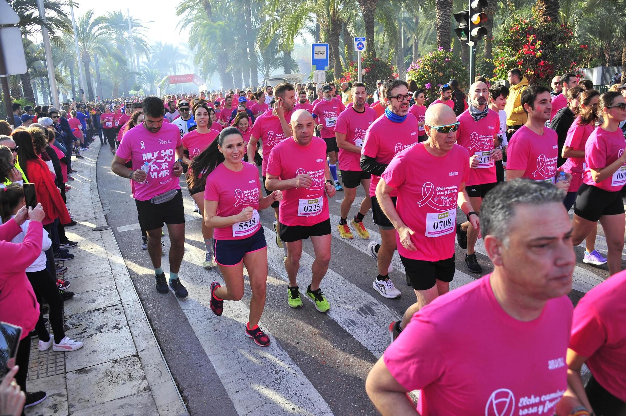 Una marea rosa imparable contra el cáncer de mama en Elche