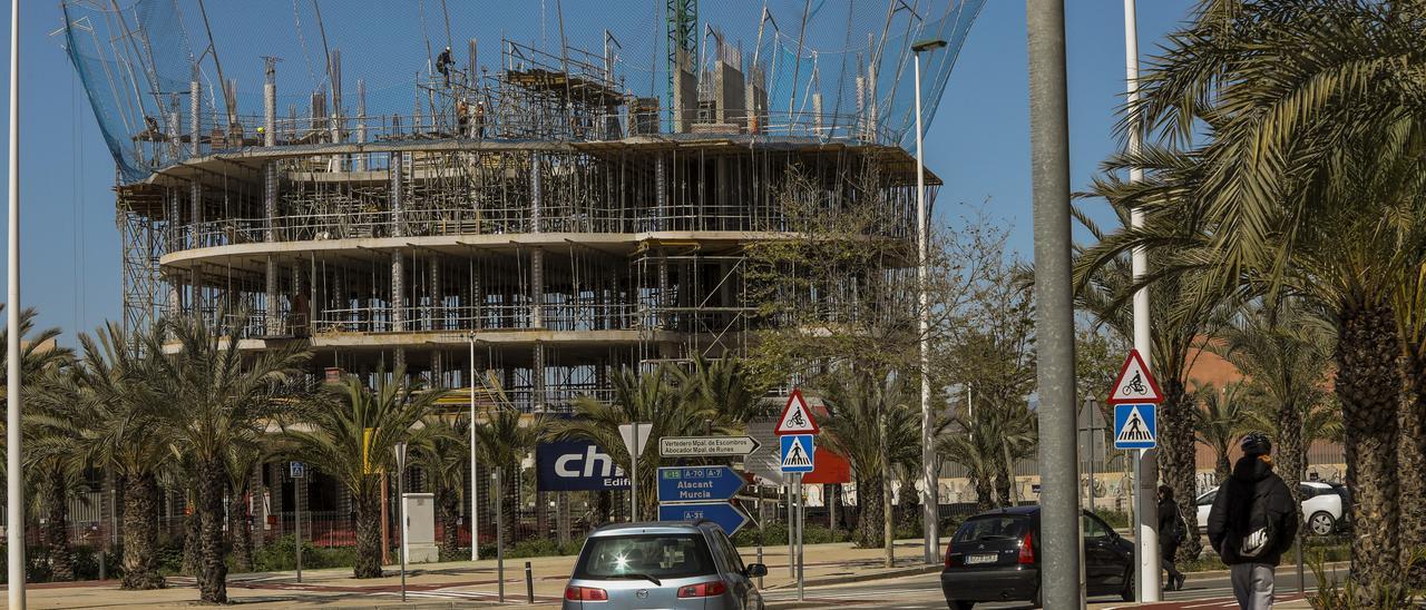 Las obras de La Valona, en el campus de Elche, marchan a buen ritmo.