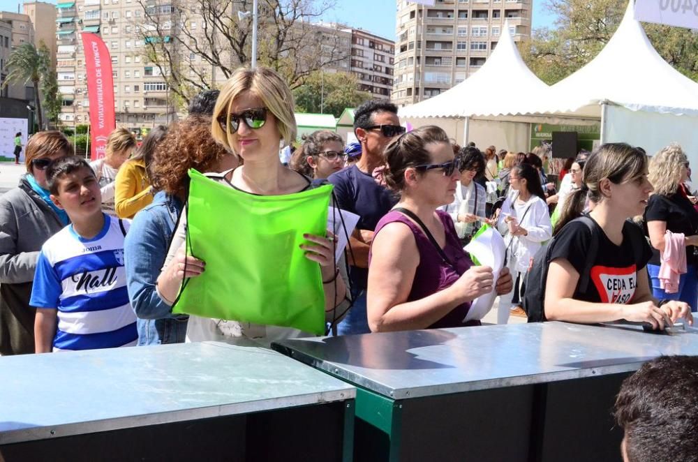 Entrega de dorsales de la III Carrera de la Mujer