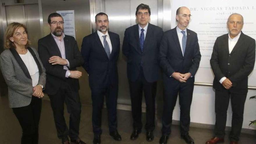 El conselleiro, 2º der. junto a González Guitián, López-Cháves, Aboal, Rubial y Feijóo. // Alba Villar