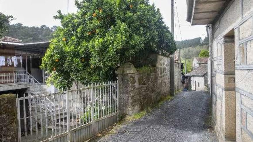 Calle en la que se encuentra la vivienda del fallecido. // C. Peteiro