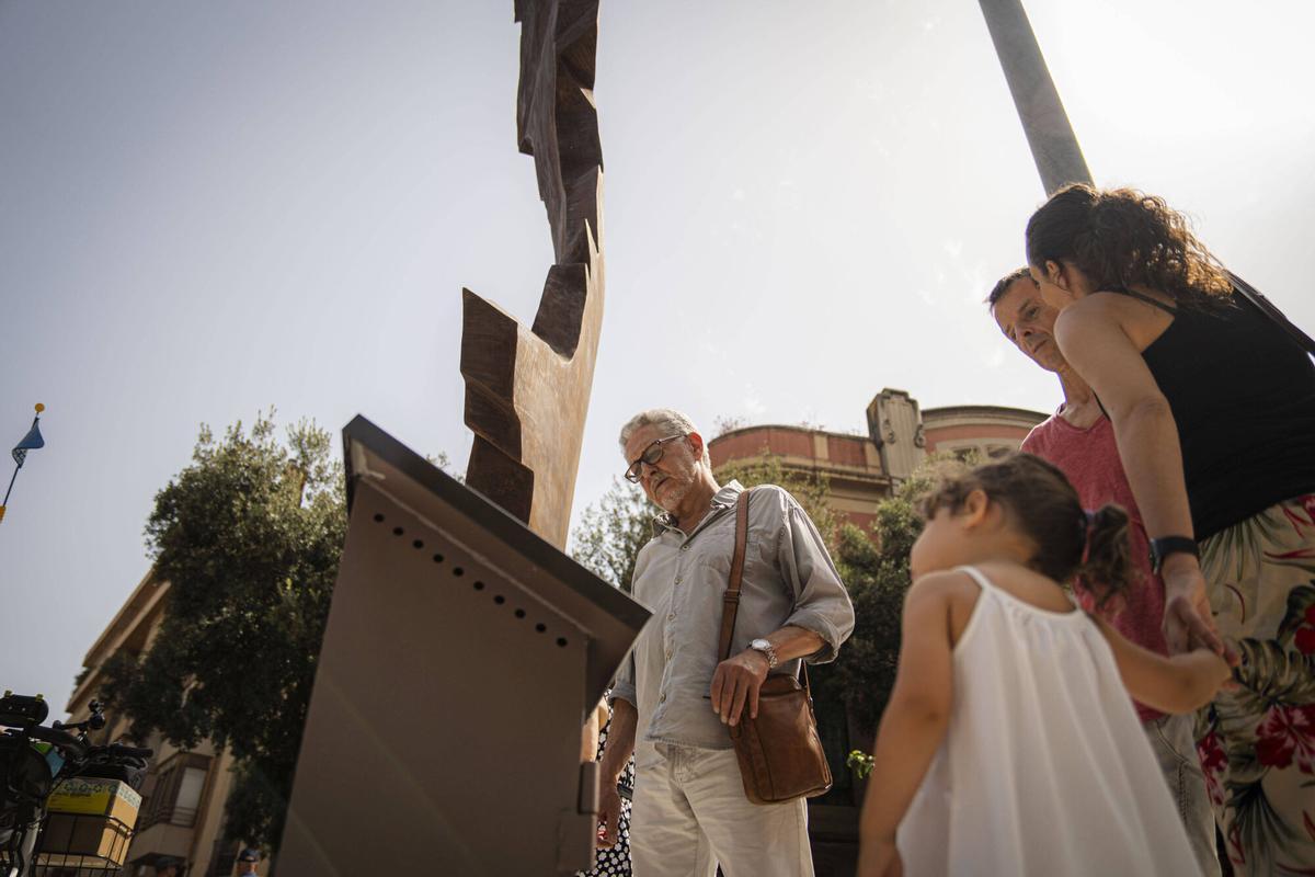 L'escultura que parla: S'inaugura la "Metralla" que recorda els morts manresans de la Guerra Civil L'escultura que parla: S'inaugura la "Metralla" que recorda els morts manresans de la Guerra Civil