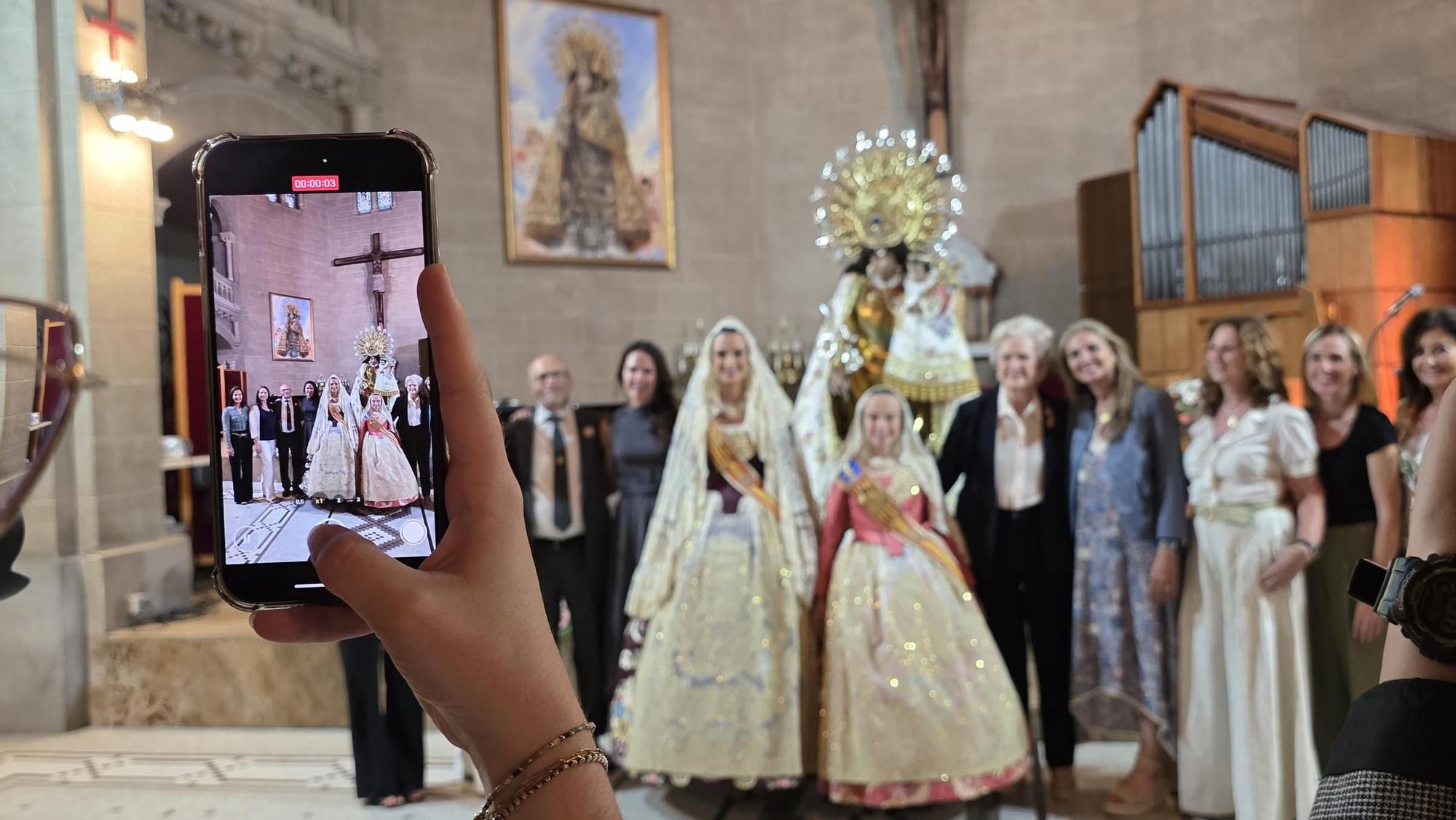 Así ha sido el Besamanos de las falleras mayores y cortes de honor 2025