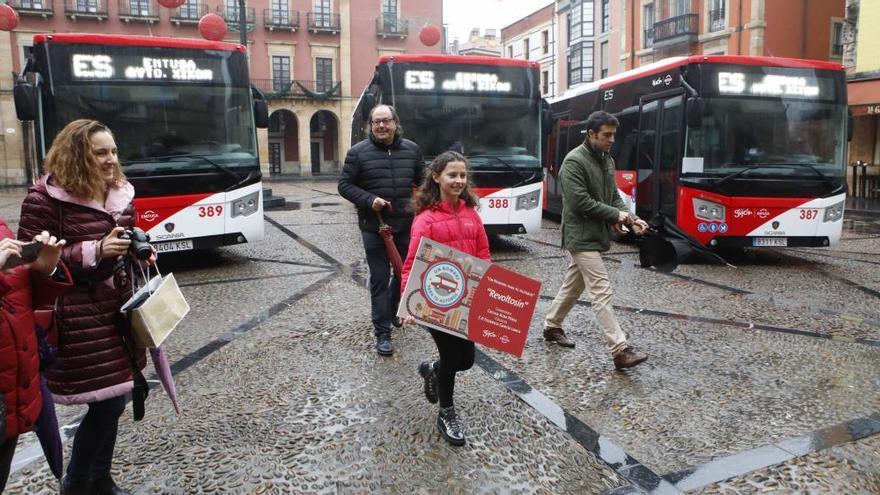 Emtusa compra seis autobuses y busca gestor de la red comercial de sus tarjetas