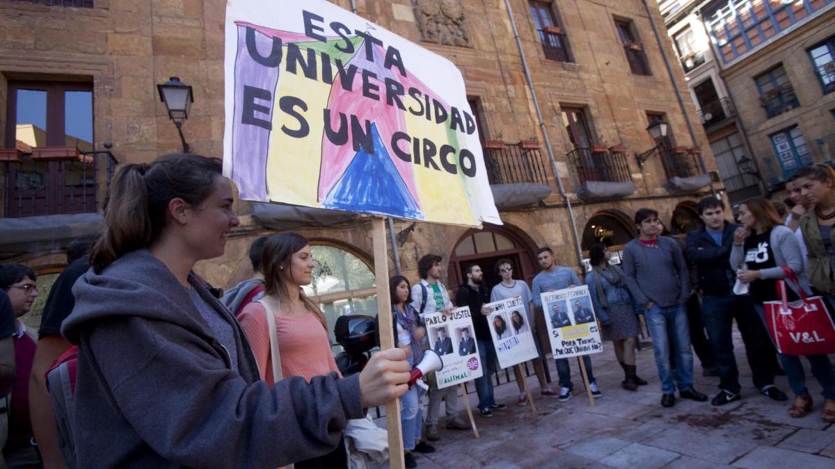 Protestar universitarias en Asturias en el año 2014