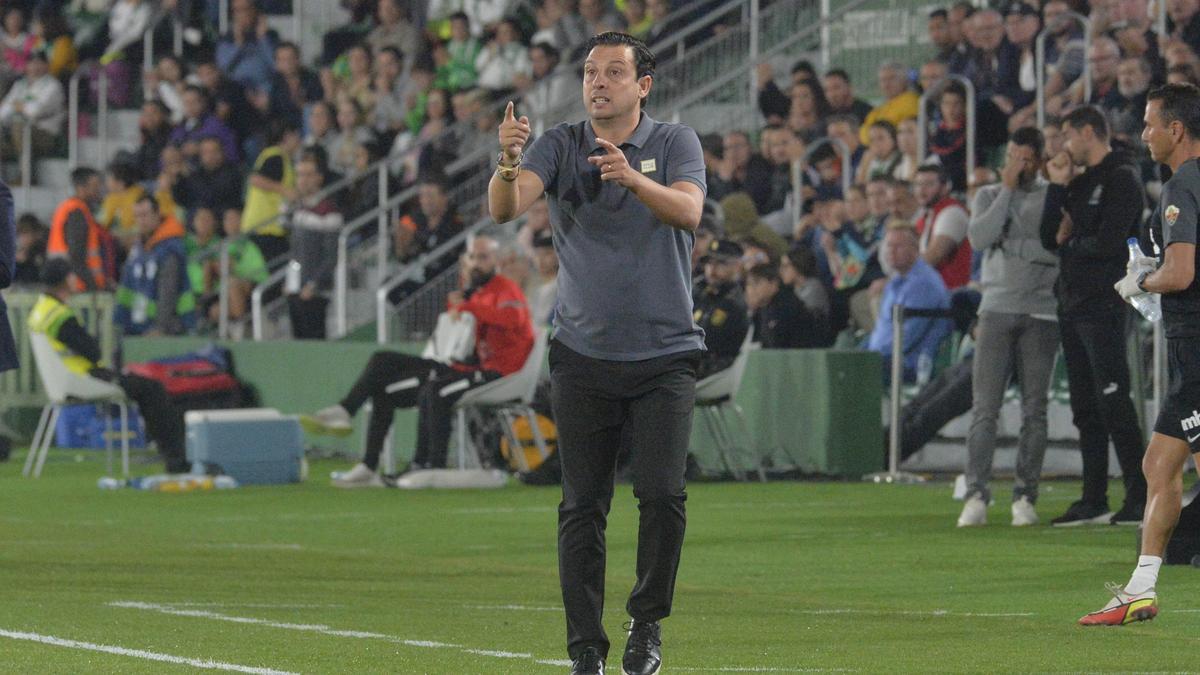 Mantecón dando instrucciones, durante el encuentro frente al Girona