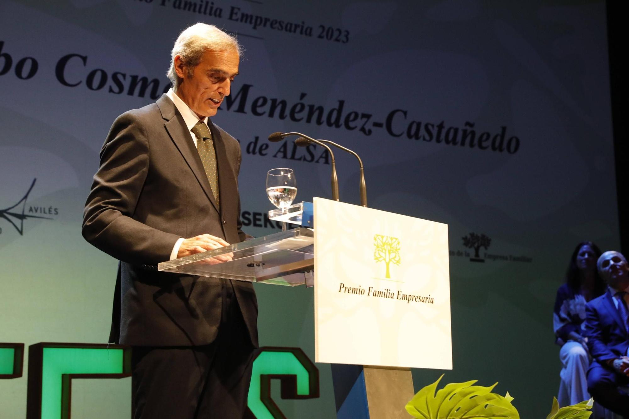 Entrega del premio "Familia Empresaria" a la familia Cosmen Menéndez-Castañedo