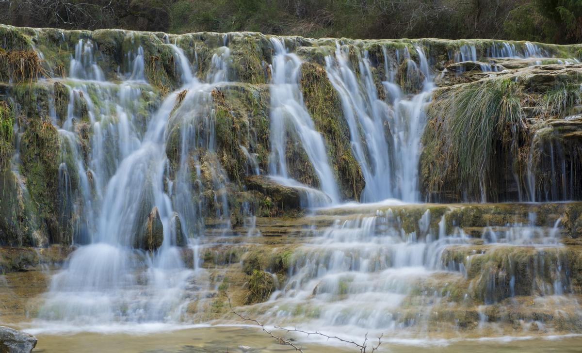 Cascada junto al Río Nervión