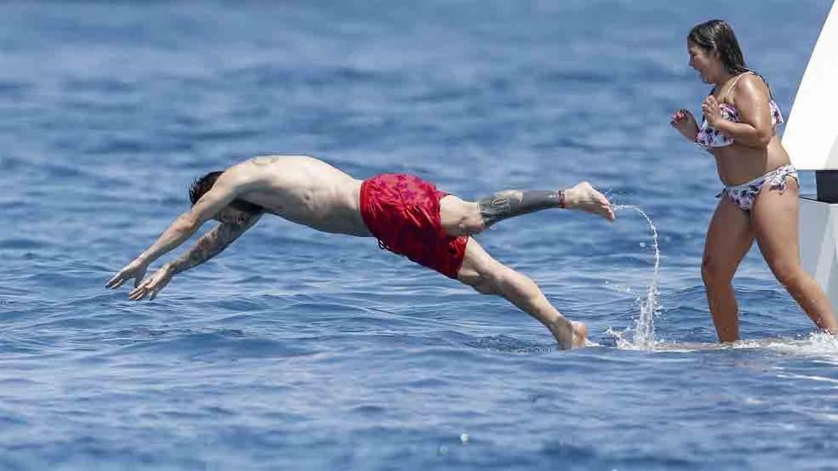 Messi disfruta de unas merecidas vacaciones en Ibiza