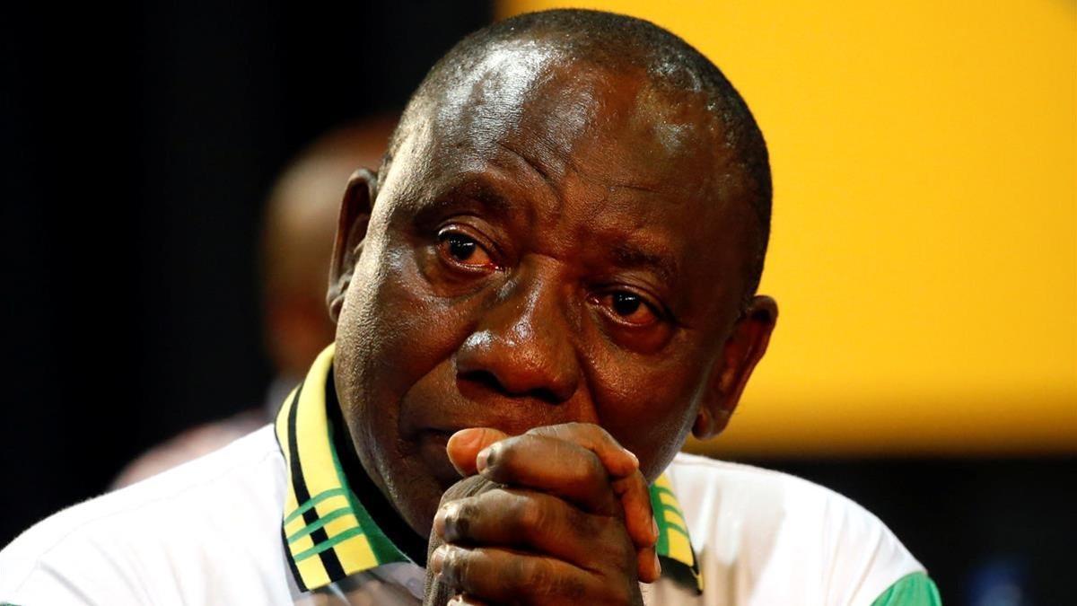 Cyril Ramaphosa, emocionado tras su elección como líder del CNA