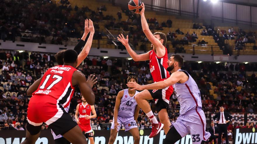 El Barça paga la falta de acierto y cae ante el Olympiacos