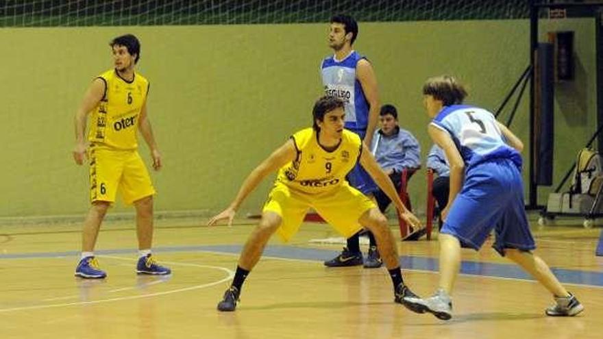 Una acción del partido jugado en la primera vuelta. // Noé Parga