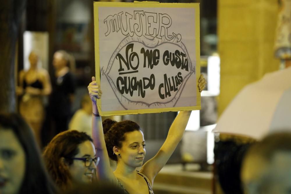 Manifestación en València por la emergencia feminista contra el maltrato