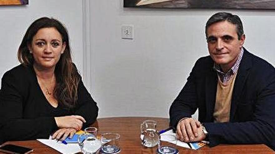 Alejandra Ferrer y Marí Bosó se reunieron en la sede del Consell insular.