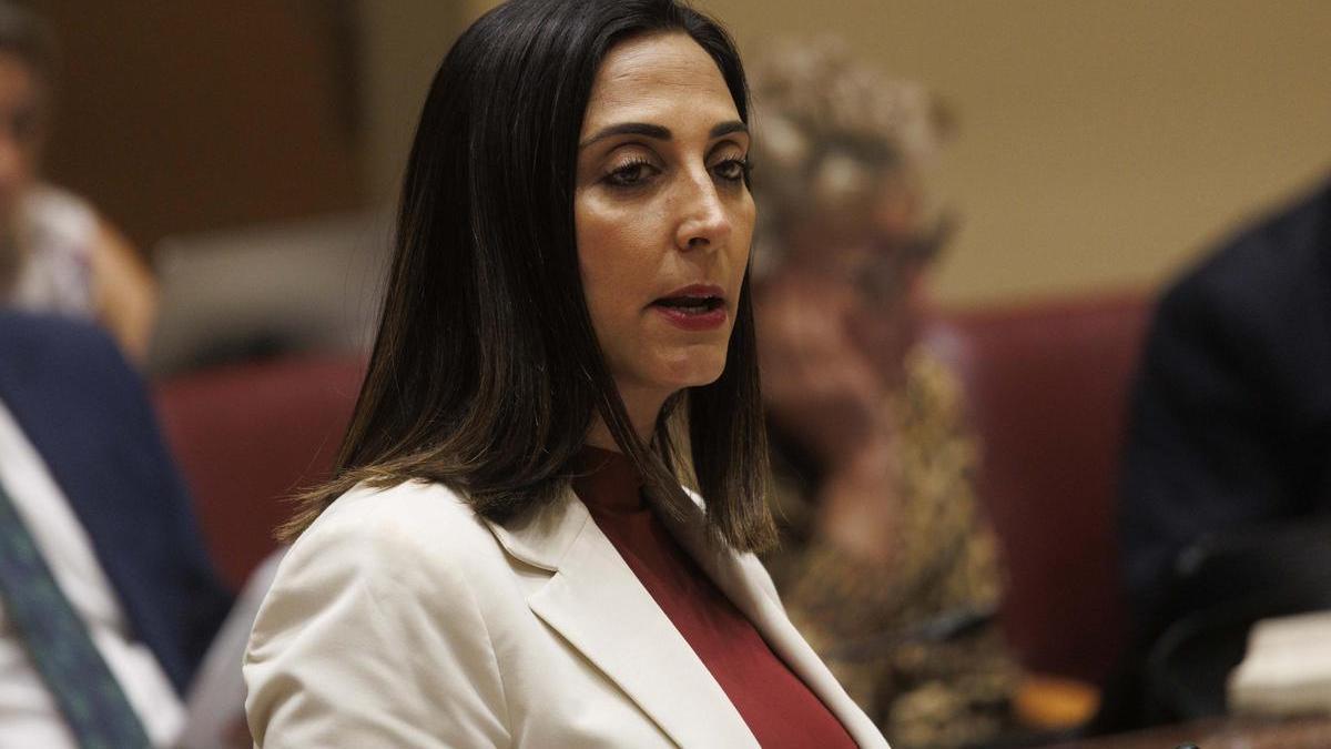 La consera de Agricultura, Sara Rubira, responde este jueves en la Asamblea a preguntas sobre el informe de los metales pesados de la UPCT.
