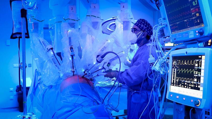 Operación pionera en la Fe: extracción de un riñón de un donante vivo con cirugía robótica