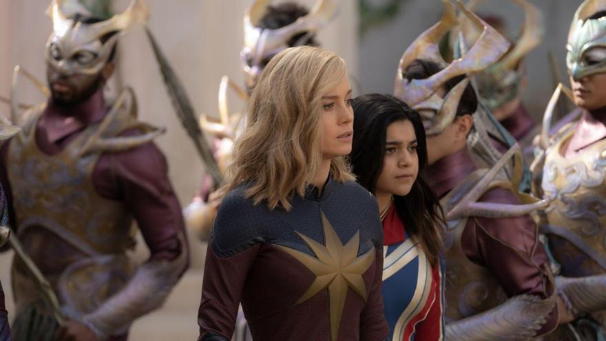 Brie Larson (esquerra) i Iman Vellani, en una escena del film   | LAURA RADFORD/MARVEL