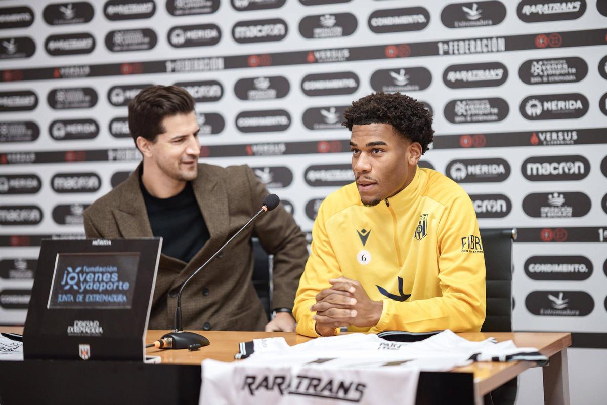 Fotogalería | La presentación de los fichajes invernales del Mérida