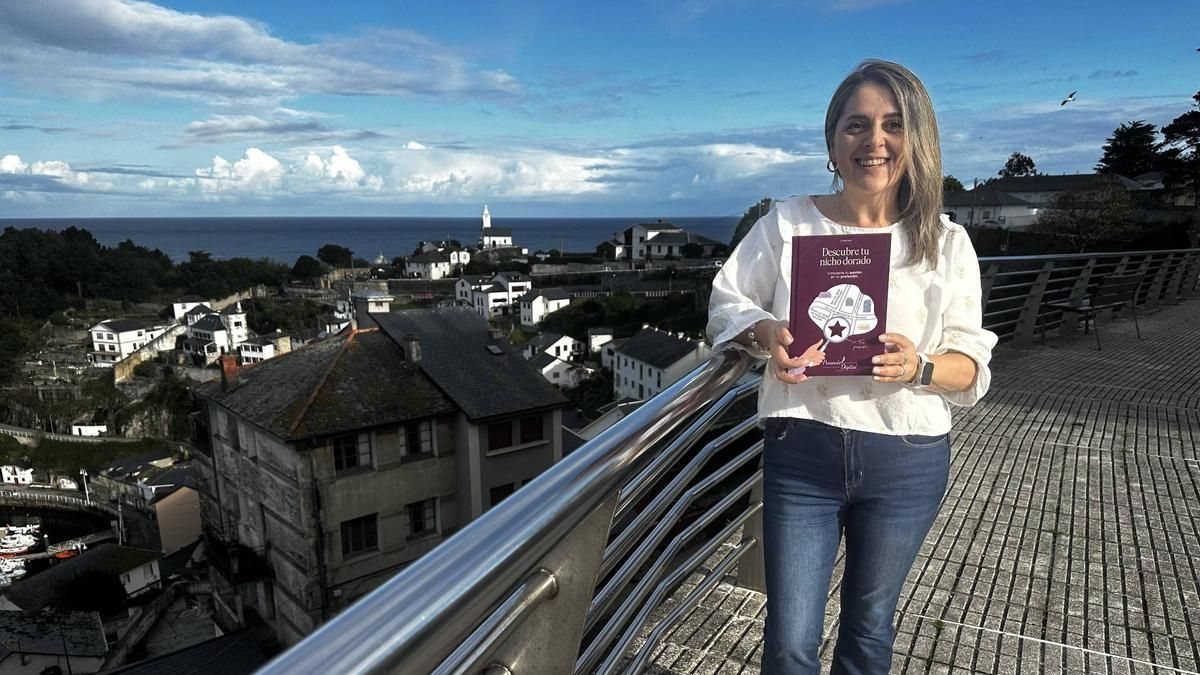 Rocío Rubio, con una de sus obras.
