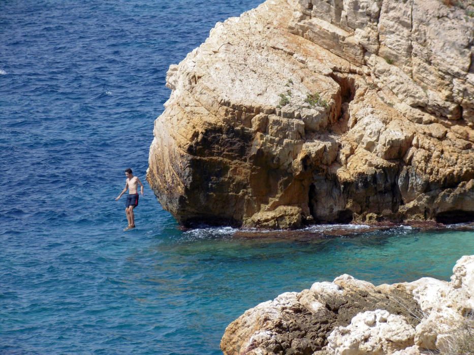 Saltos de riesgo en los acantilados de Xàbia