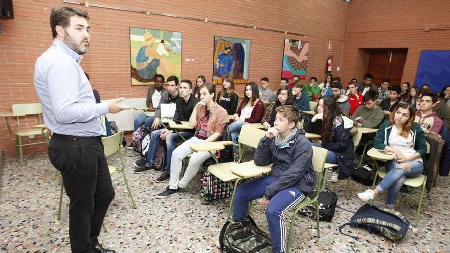 Encuentro para hablar sobre Europa en el IES de Roces