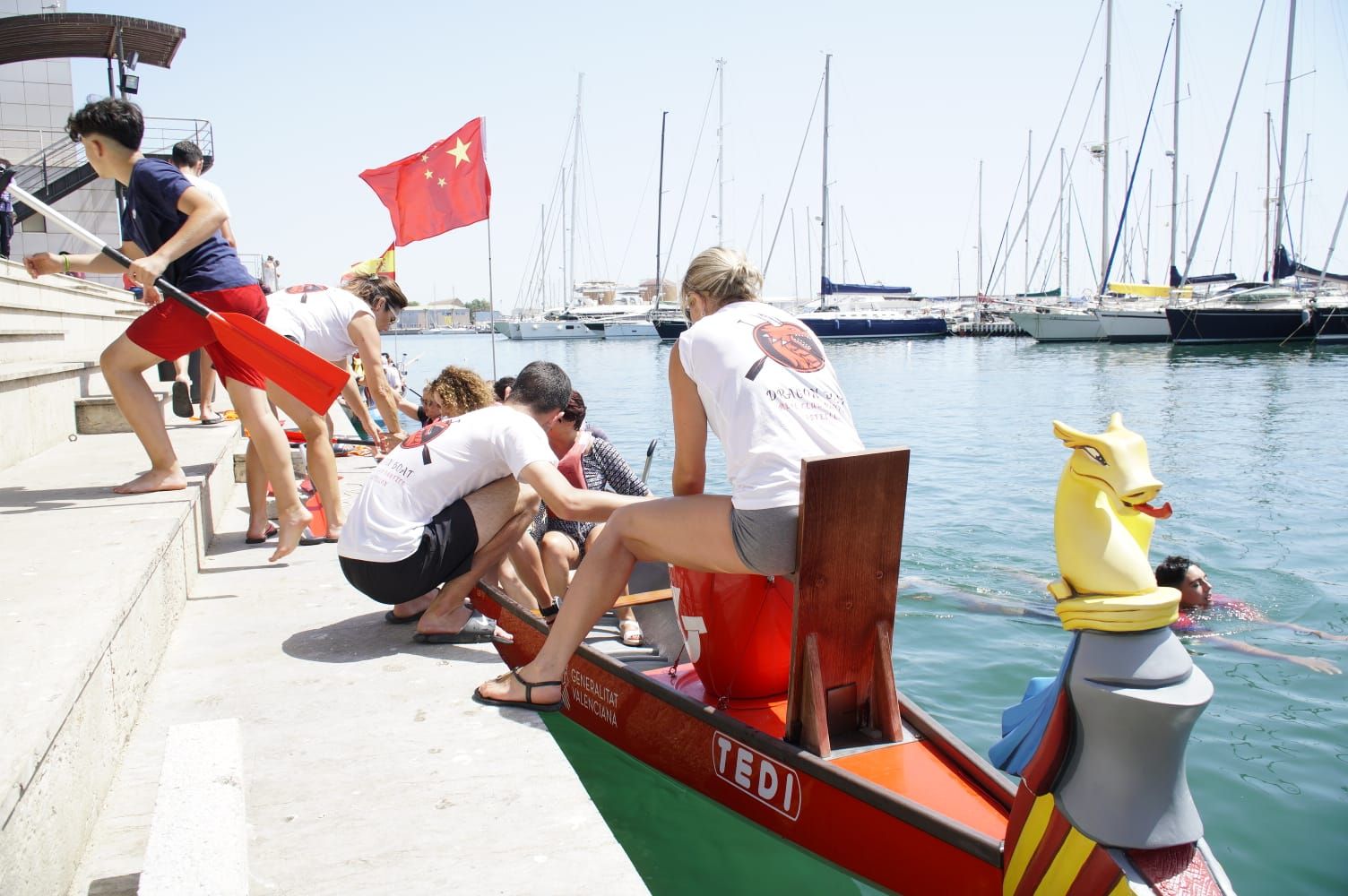 Celebraciones del bote del dragón en el Grau de Castelló