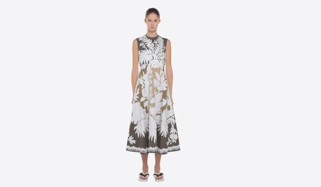 Vestido de Valentino con bordados tropicales