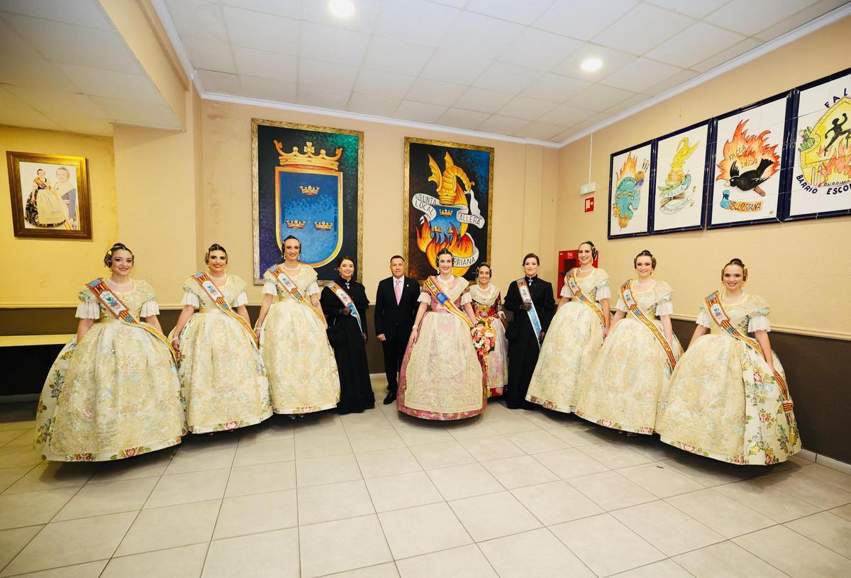 Laura Sendra y su Corte de Honor.