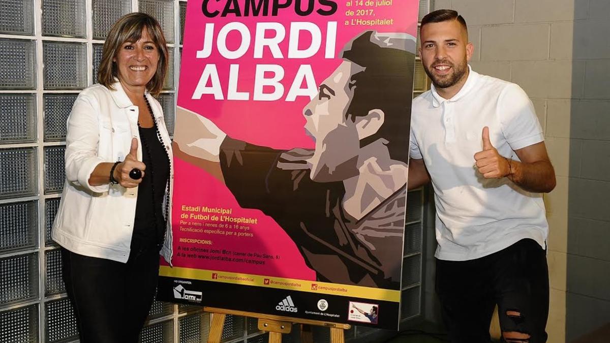 Núria Marín junto a Jordi Alba