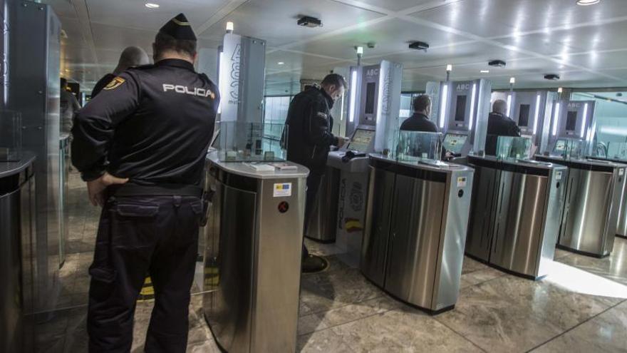 El aeropuerto aumenta los filtros de seguridad para absorber hasta un 40% más de pasajeros