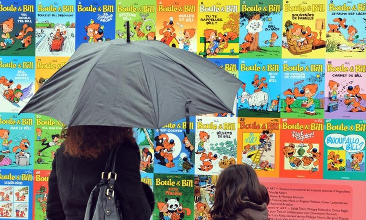 People look at several front pages of  Boule et Bill  comic book set un on a wall  on January 28  2009 prior to the start of the International comic books festival in Angouleme  southern France  The 36th edition of the festival takes place from January 29 to February 1  2009  AFP PHOTO PIERRE ANDRIEU