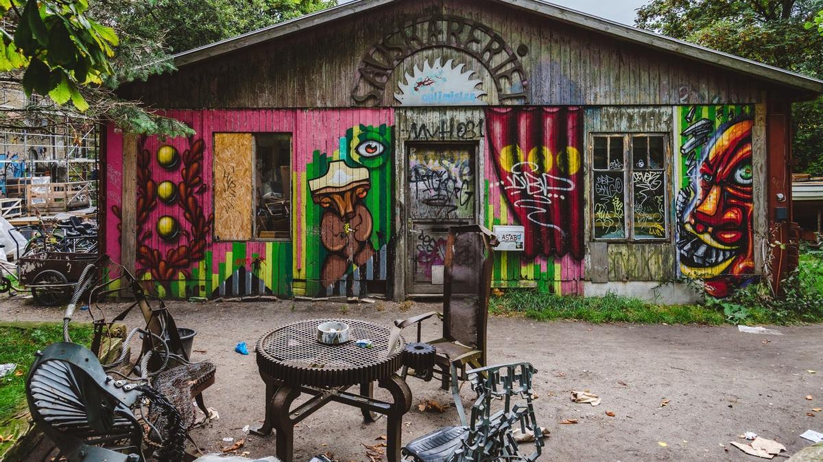 Nos adentramos en Christiania, el barrio libre y autogobernado de Copenhague 