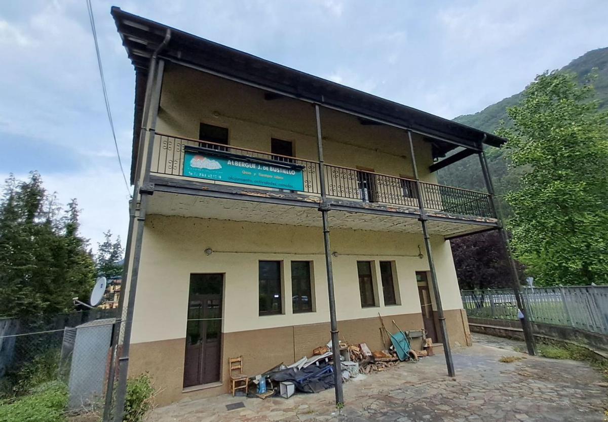 Instalaciones del albergue del Bustiello, tras su cierre. | D. M.