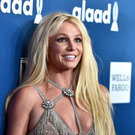 El último escándalo de Britney Spears: semidesnuda en la calle tras una pelea con su novio de la que culpa a su madre