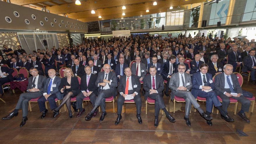 La convocatoria de la cumbre empresarial del Arco Mediterráneo en Murcia cumplió con creces las expectativas con más de quinientos empresarios unidos para exigir al Gobierno que dé prioridad absoluta al corredor ferroviario que conectará Francia con Algeciras pasando por Málaga.