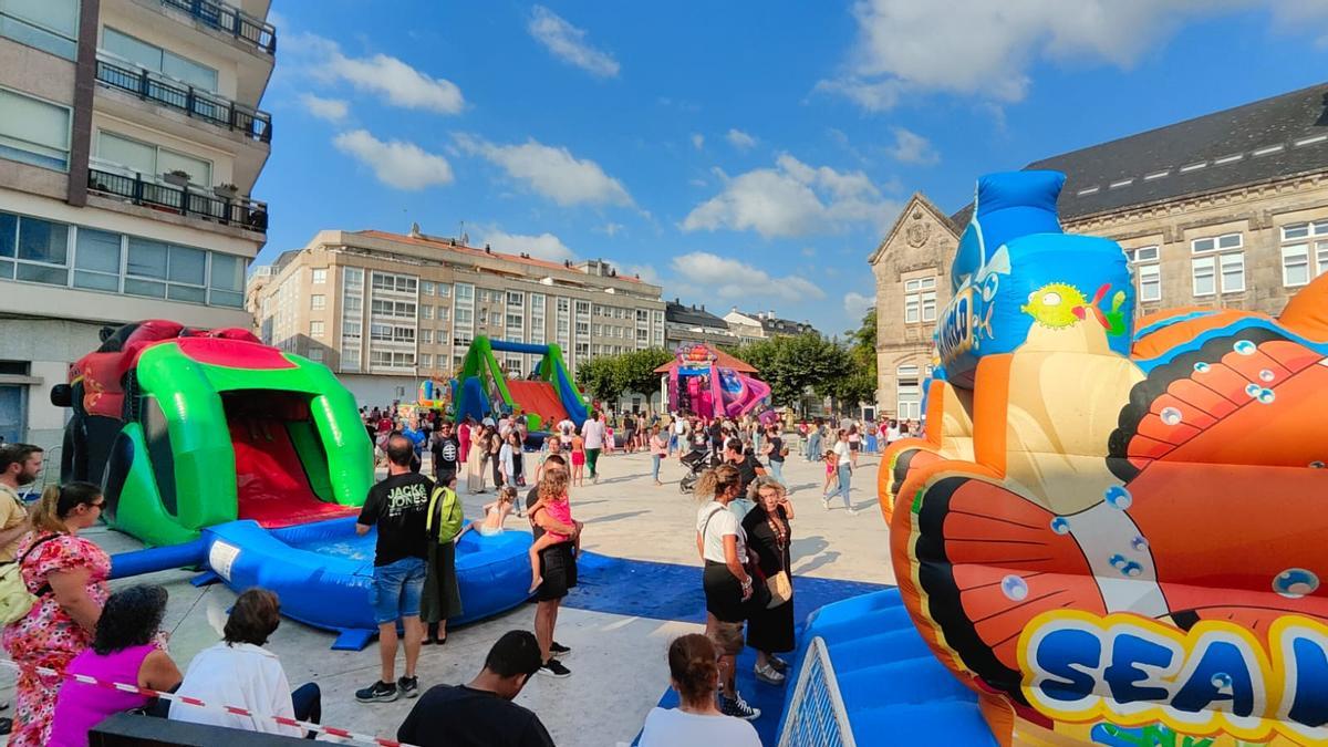 Hinchables instalados en la Praza do Concello de A Estrada el pasado verano