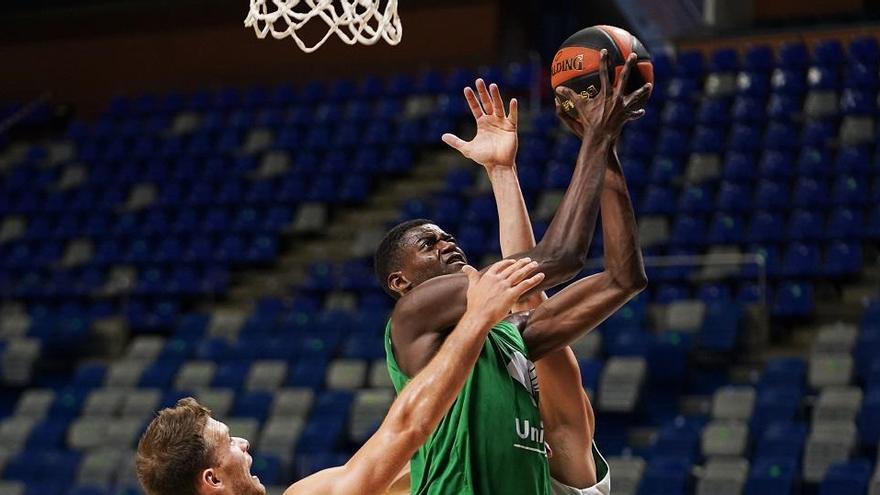 El Unicaja, a por el primer triunfo liguero en el Carpena.