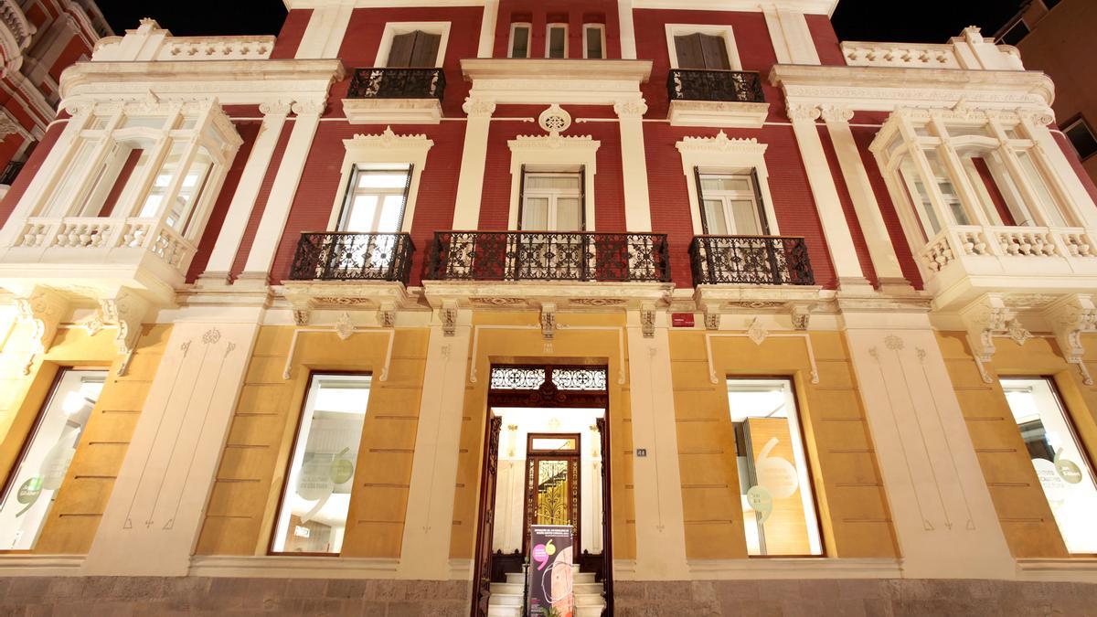 Fachada de la Casa Bardín, sede del instituto Gil-Albert