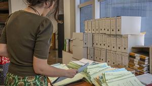 La Justícia concedeix una indemnització de 20.000 euros a una funcionària després de patir una caiguda amb els cables de l’ordinador