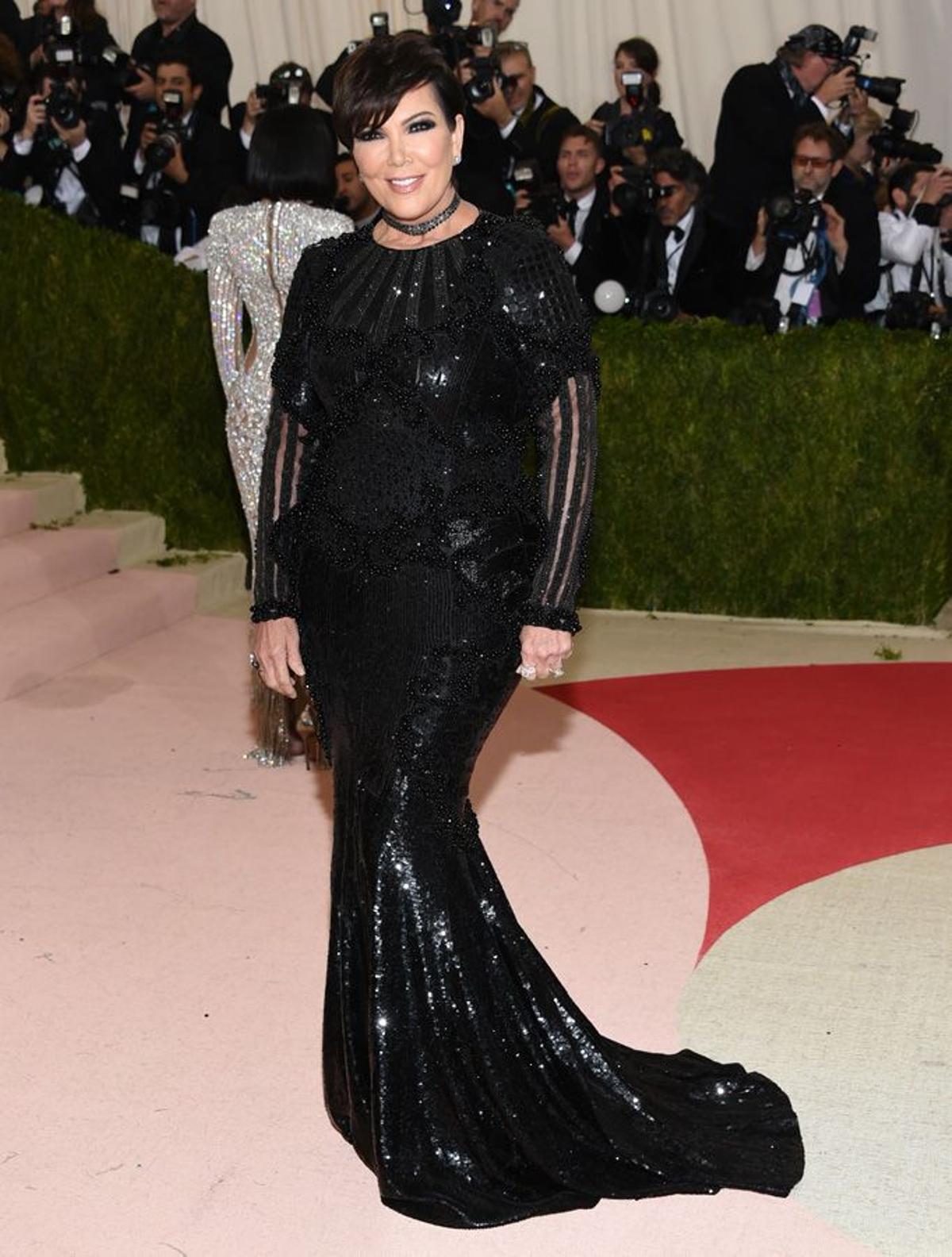 Kris Jenner de Balmain en la Gala Met 2016