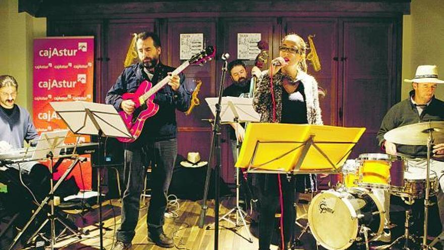 La gallega Terela Grandín puso la voz en la segunda jornada del «Tolivia  Rural Jazz» - La Nueva España