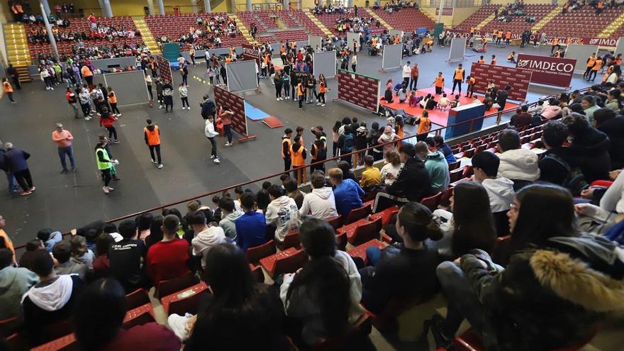 Más de mil alumnos de Córdoba participan en la &#039;gimnastrada&#039; organizada por el instituto López Neyra