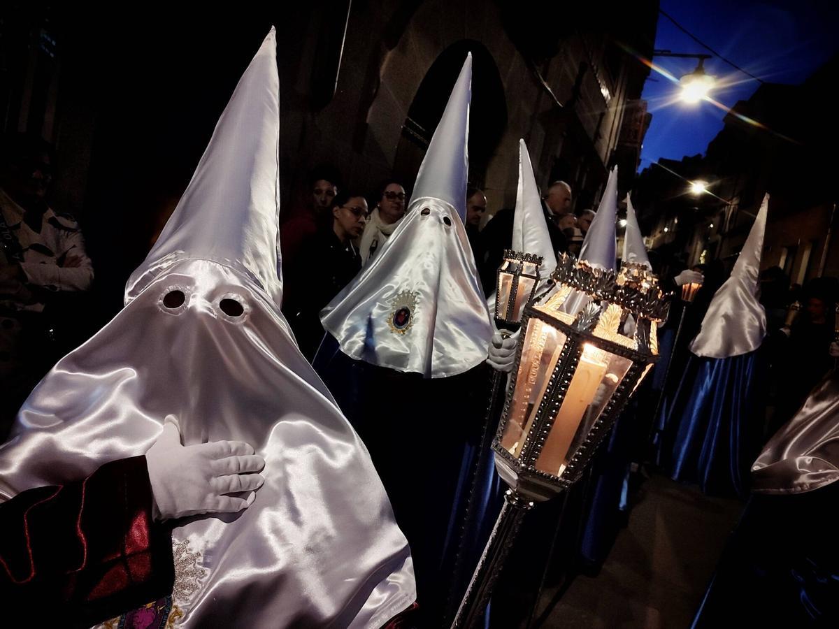 La patrona de Cangas sale en procesión para abrir la Semana Santa