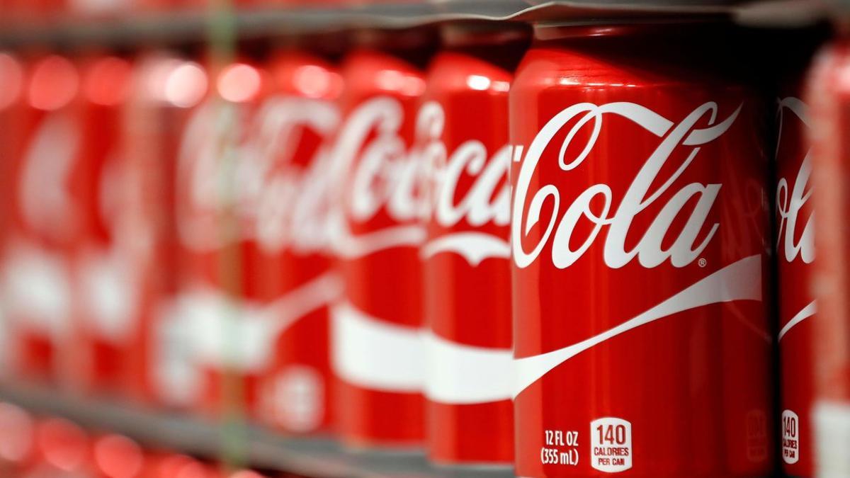 Latas de Coca-Cola, en la planta de Salt Lake City, en Utah (EEUU).